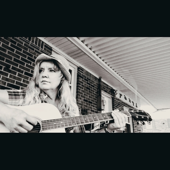 Meet your Posher, Tina - Picture 3 of 3